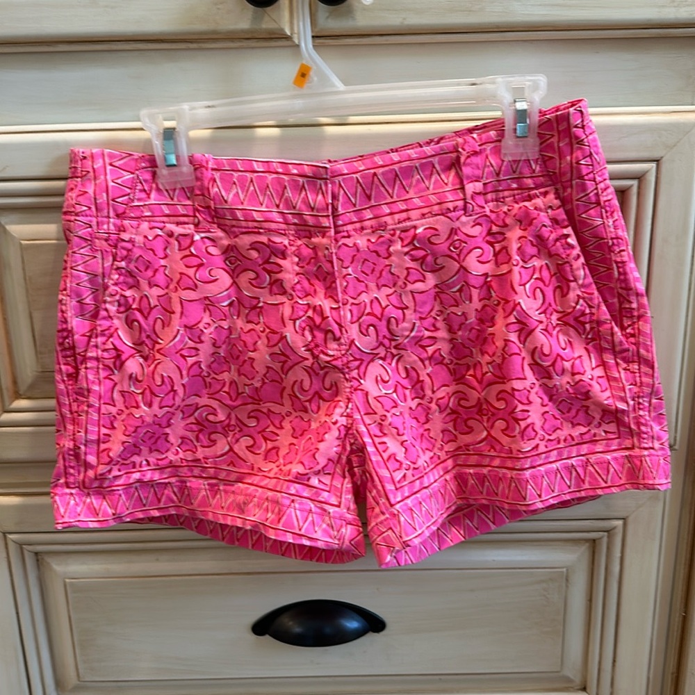 Ladies vineyard vines shorts. Size 4.